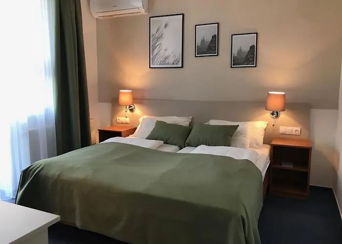 Zsanett Hotel
