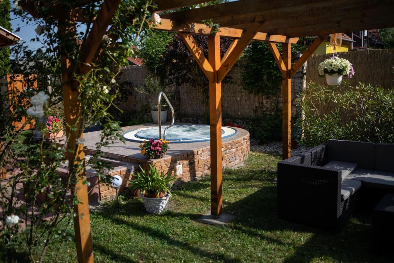 Zsanett Hotel 3*