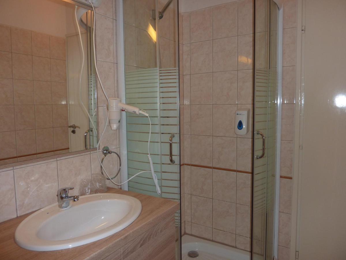 Zsanett Hotel 3*