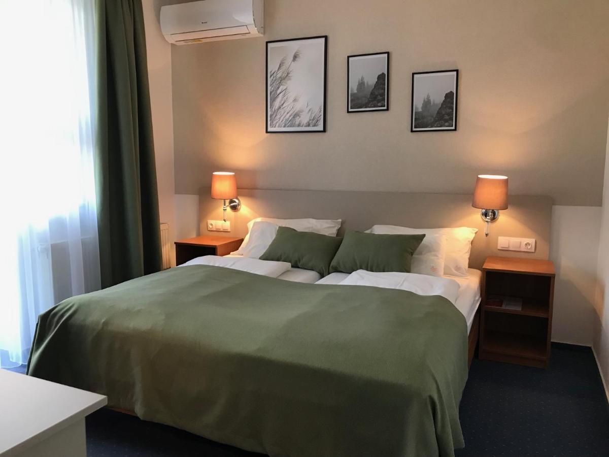 Zsanett Hotel Balatonkeresztur