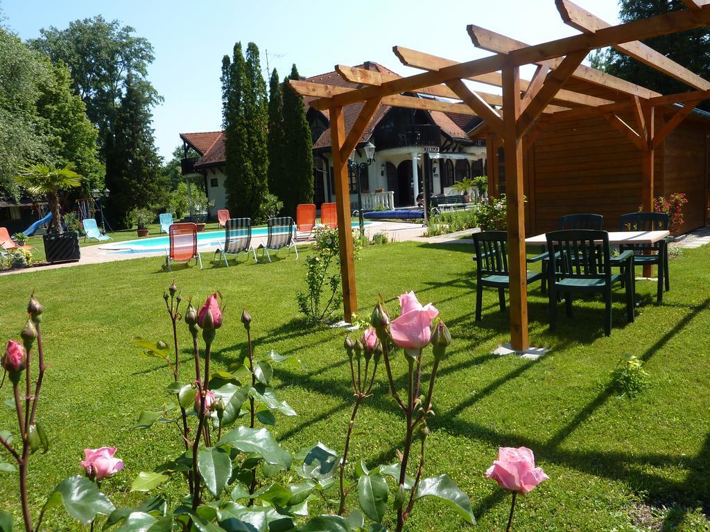 Hotel Zsanett Balatonkeresztur