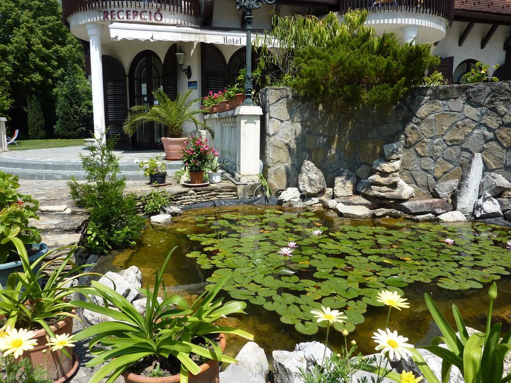 Zsanett Hotel 3*
