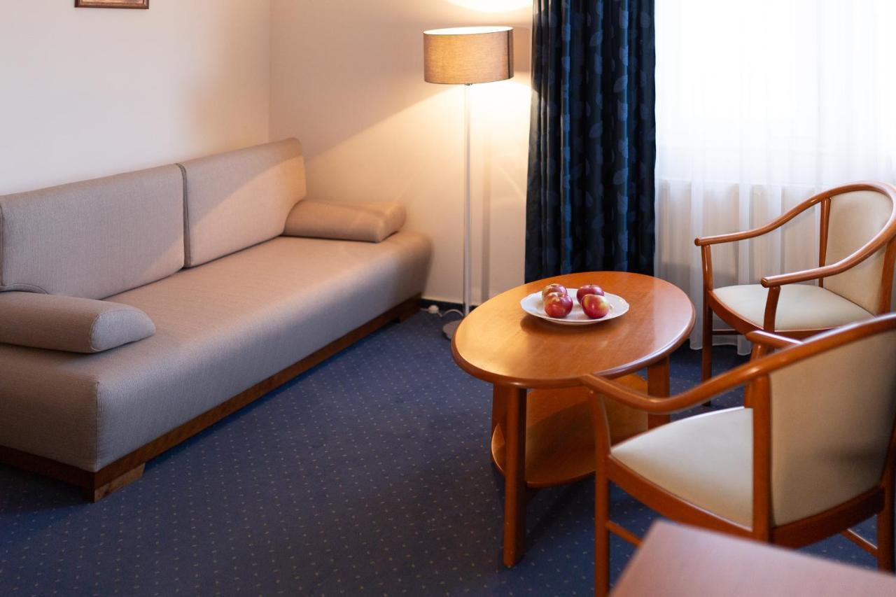 Zsanett Hotel