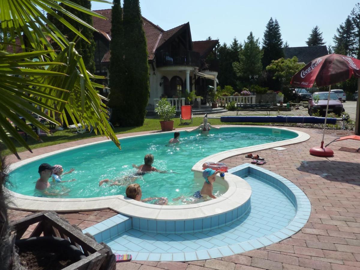 Hotel Zsanett